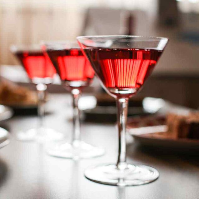 https://referenciadental.com/wp-content/uploads/2020/01/dine-and-wine-640x640.jpg